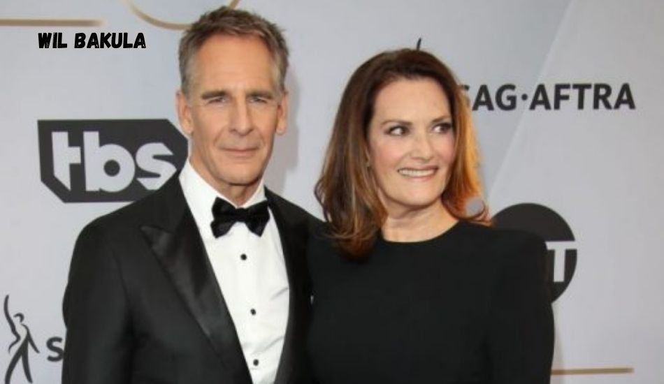 Wil Bakula smiling during a public event.