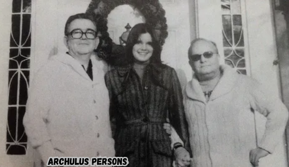 Archulus Persons at an event.