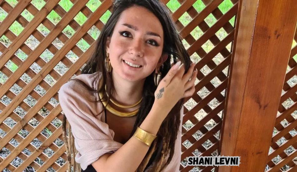 Shani Levni at an event.